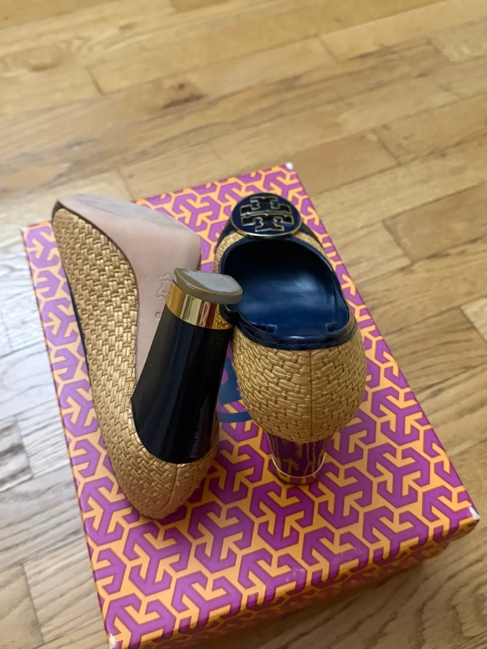 Tory Burch Tan Raffia Pumps with Black Patent Toe and Gold Logo Medallion